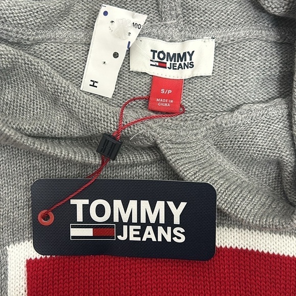 Tommy Hilfiger W Casual Pullover Sweatshirt
Short Sleeve Hoodie Peeking Heart - Picture 7 of 7